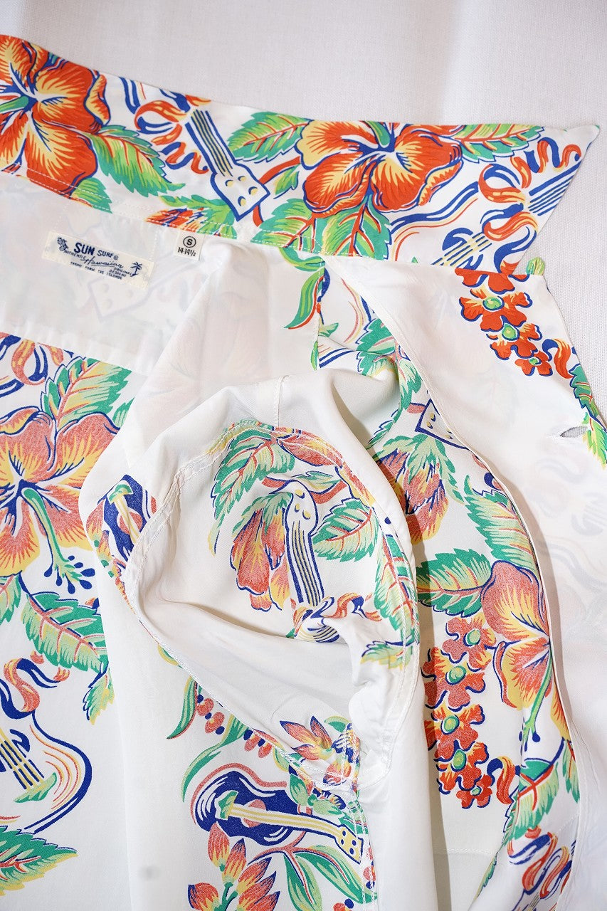 SUN SURF (サンサーフ)　長袖ハワイアンシャツ　SS29202　"BLESSING GIFT FROM HAWAII"　オフホワイト