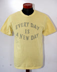 UES (ウエス)　半袖Tシャツ　652408　"NEW DAY"　イエロー