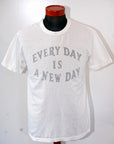 UES (ウエス)　半袖Tシャツ　652408　"NEW DAY"　ホワイト