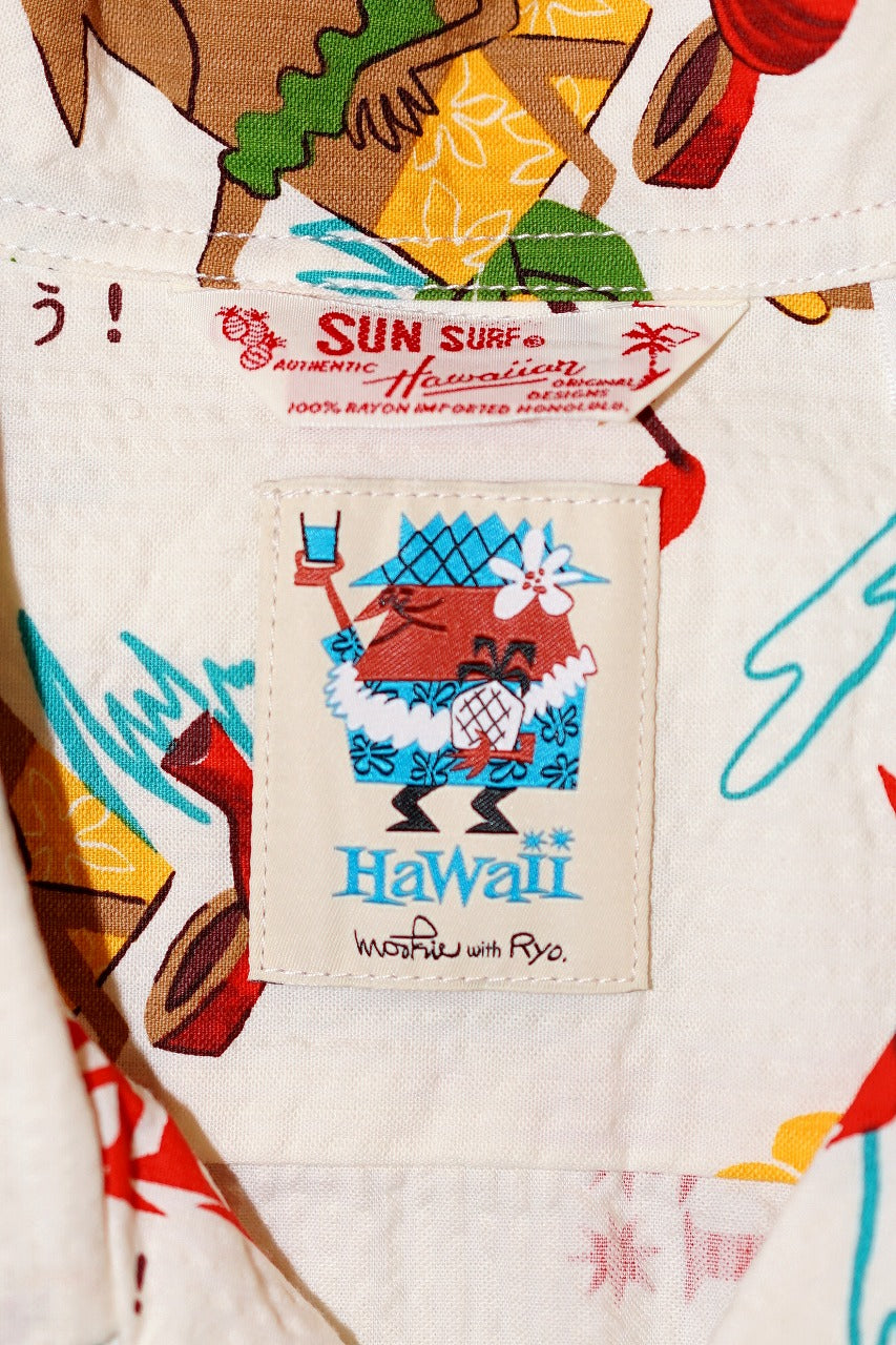 SUN SURF (サンサーフ)　半袖オープンシャツ　SS39537　"TRIP TO HAWAII" by 柳原良平 with MOOKIE　オフホワイト