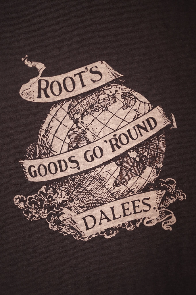 DALEE'S (ダリーズ)　半袖Tシャツ　DLSR-003　"DALEES WORLD"　BRG.レッド