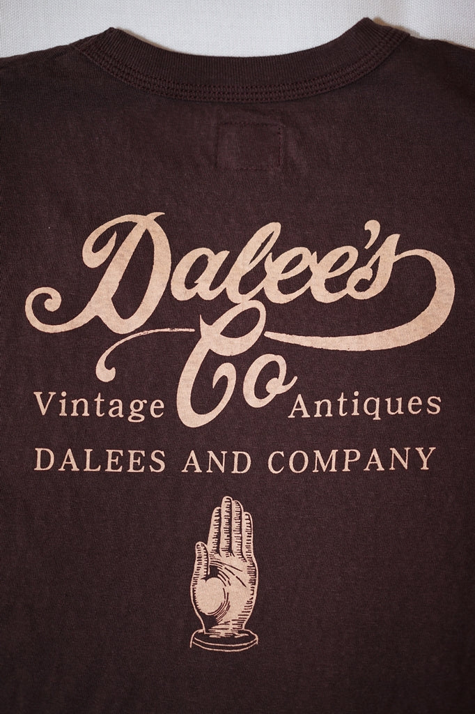 DALEE'S (ダリーズ)　半袖Tシャツ　DLSR-003　"DALEES WORLD"　BRG.レッド