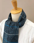 Dapper's (ダッパーズ)　ウール・マフラー　1512　"Wool & Acrylic Knitting Scarf by V.FRAAS"　サックスブルー/ブラック (ヘリンボーンチェック)