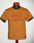 DELUXEWARE (デラックスウエア)　半袖Tシャツ　6902　"MASTER OIL"　ゴールド×D.パープル