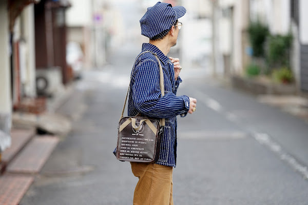BUZZ RICKSON'S (バズリクソンズ)　レザー・ショルダーバッグ　BR02834　"SUIT-PNEUMATIC ANTI-G, TYPE G-3A LEATHER BAG"　ブラウン